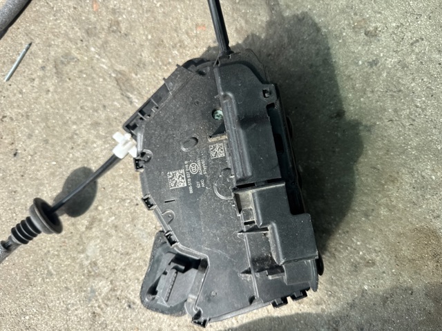 Внутрішній дверний замок 5TB837016B VAG