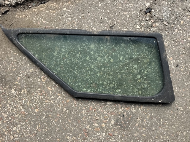 Скло-кватирка дверей, передніх, лівих A9107251000 MERCEDES