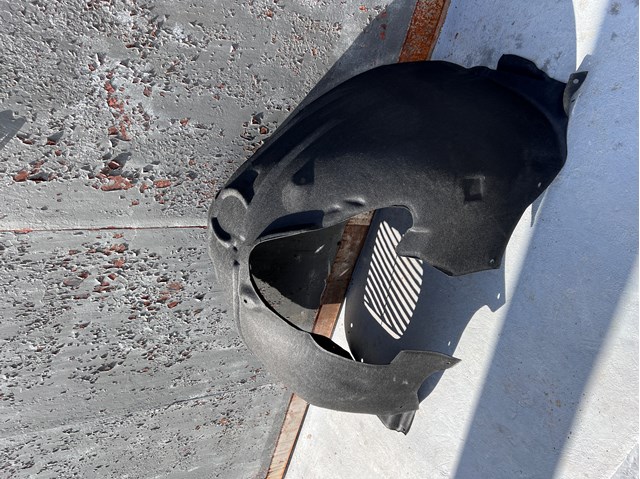 Підкрилки передні праві 4L0809962E VAG