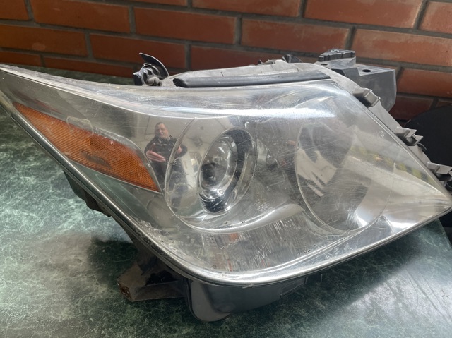 Фара передня права 8113060D61 TOYOTA