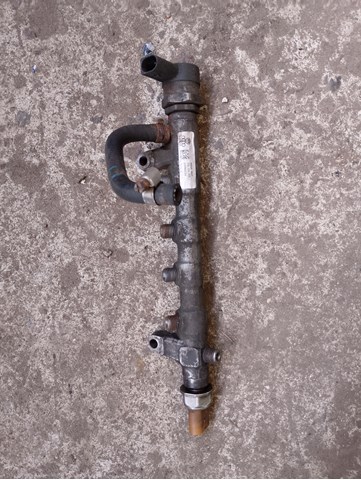 Рампа форсунок системи упорскування палива 03L130089J VAG