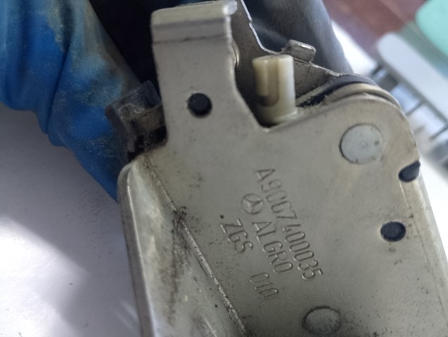 Замок задньої лівої двостулковщї двері, верхній A9067400035 VAG