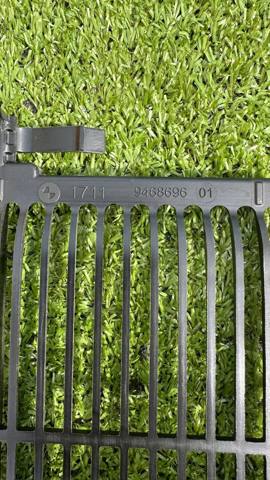 Решітка радіатора кондиціонера 17119468696 BMW