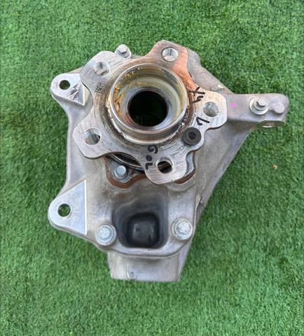 Цапфа поворотного кулака 31216882599 BMW