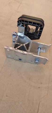 Кронштейн підсилювача переднього бампера 51117421636 BMW
