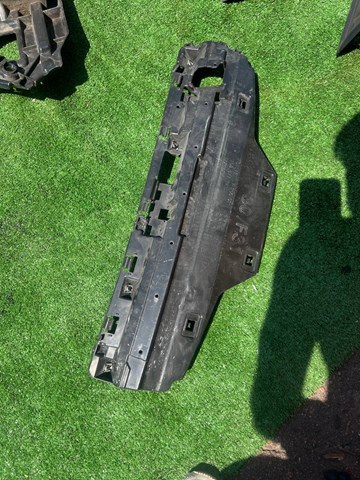 Кронштейн бампера заднього, центральний 51127256921 BMW