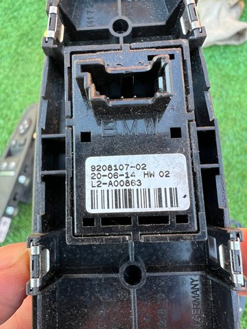 Кнопка підйомника переднього правого скла 61319208107 BMW