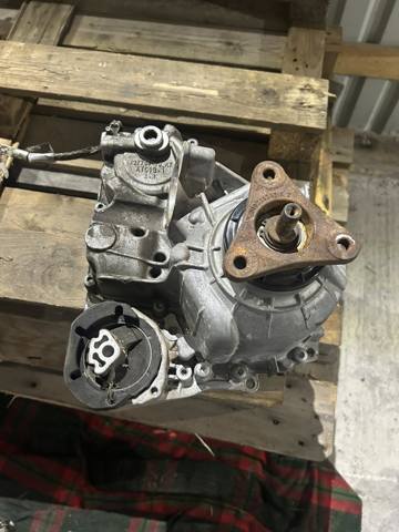 Раздатка (коробка роздавальна) 27107889033 BMW