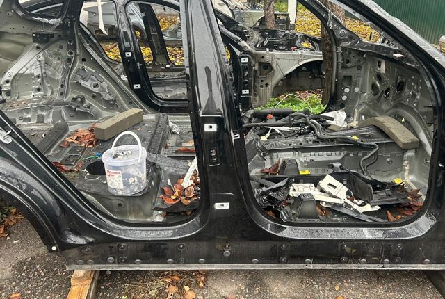 Отвір передніх правих дверей 41007955060 BMW