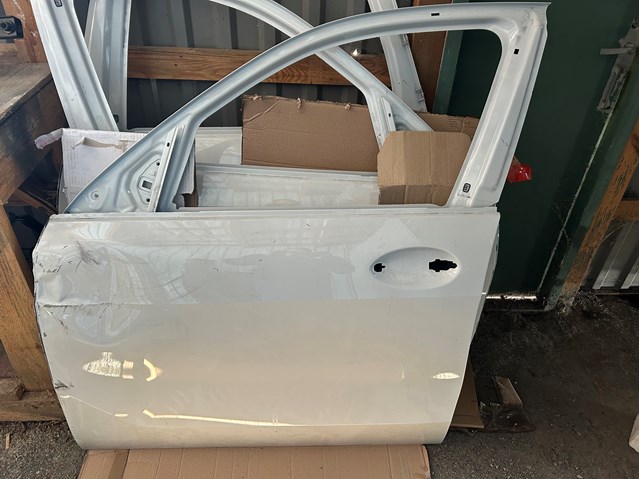 Дверь передня ліва 41518738551 BMW