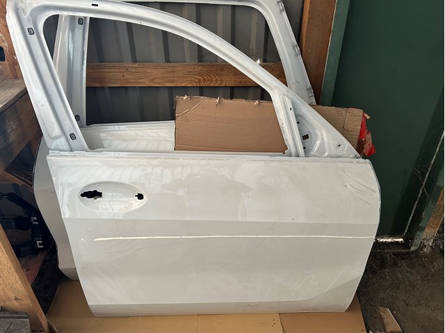 Дверка передня права 41518738552 BMW