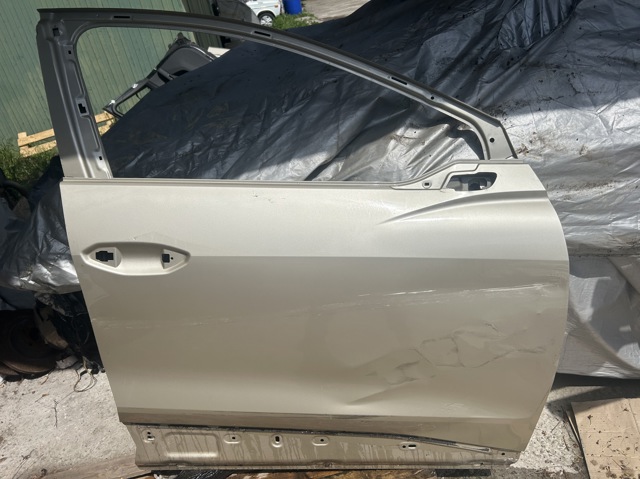 Пасажирські передні двері 89A831052 VAG