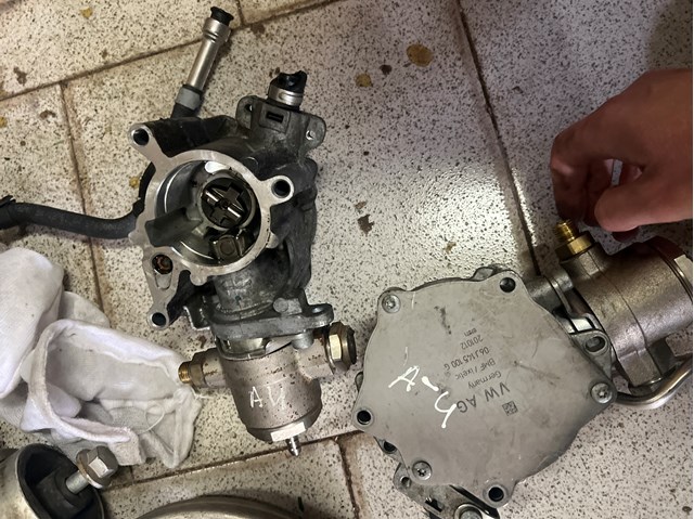 Насос вакуумний 06J145100G VAG
