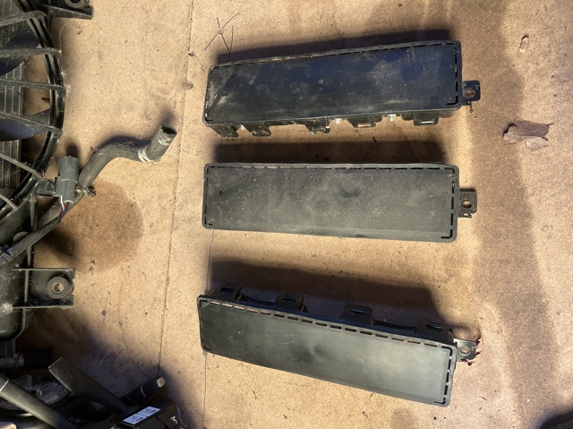 Ейрбег захисту колін нижня 100525900G Tesla Model