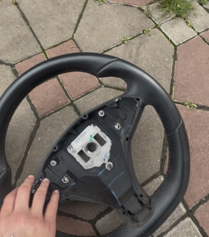 Руль 100527900E TESLA