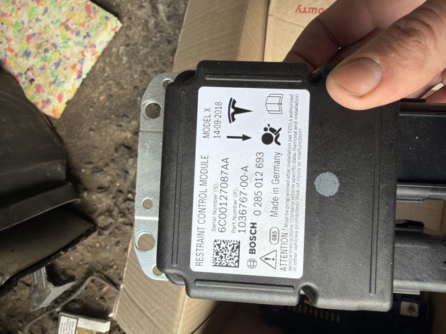 Блок управління airbag 103676700A TESLA