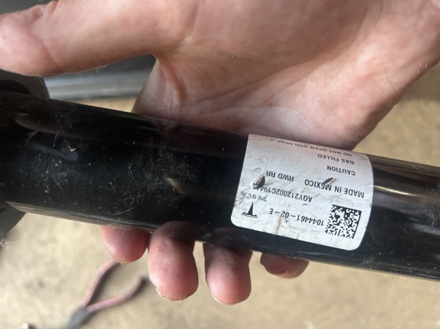 Амортизатори задні 104446102E TESLA
