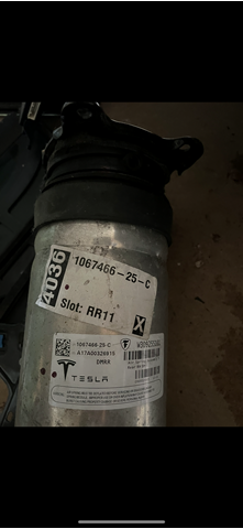 Стійка задня права 106746625C TESLA