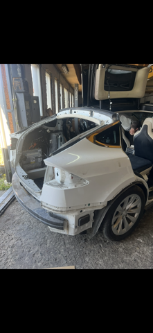 Крило заднє праве 1073168S0B Tesla Model