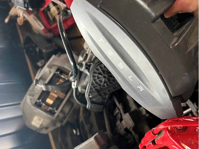 Задній гальмівний супорт лівий 107854100A TESLA