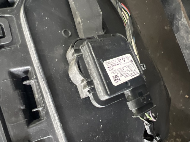 Блок управління системою відкривання воріт гаража 111498400B TESLA