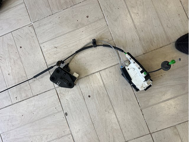 Замок водійських дверей 112619900B Tesla Model