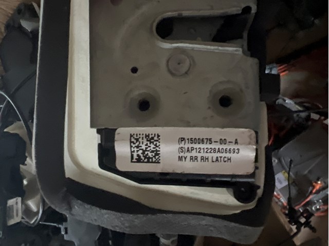 Замок задніх дверей, правих 150067500A TESLA