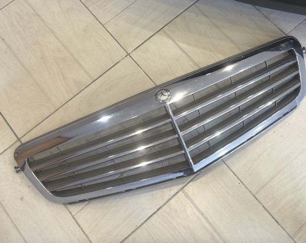 Решітка радіатора 2048800323 MERCEDES