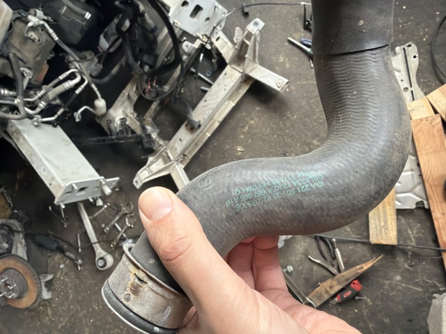 Шланги системи охолодження 2215013582 MERCEDES