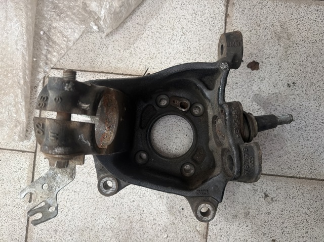 Цапфа поворотна ліва 31216855953 BMW