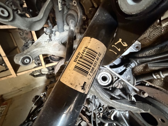 Піввісь задня, ліва 33207598031 BMW