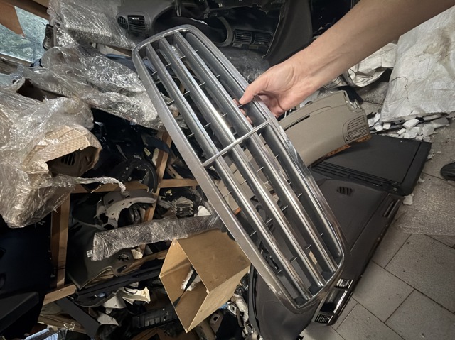 Решітка радіатора A2038800223 MERCEDES