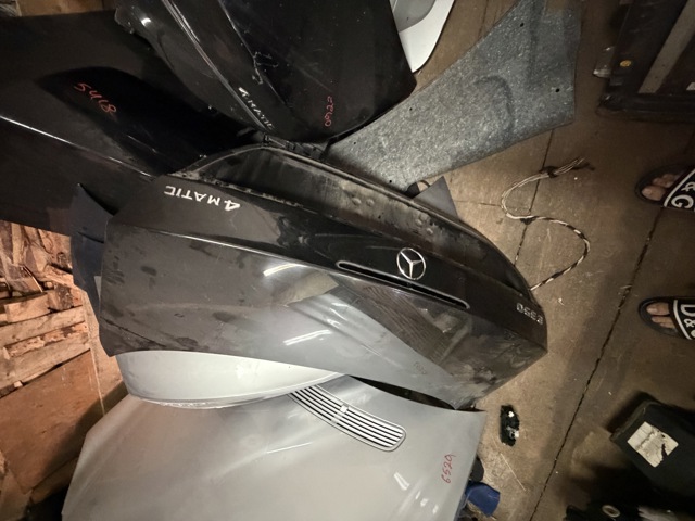 Кришка багажника кузова A2117500375 MERCEDES