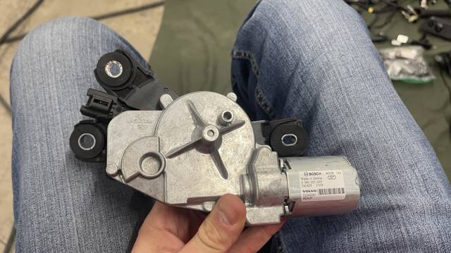 Двигун склоочисника заднього скла 32342591 VOLVO