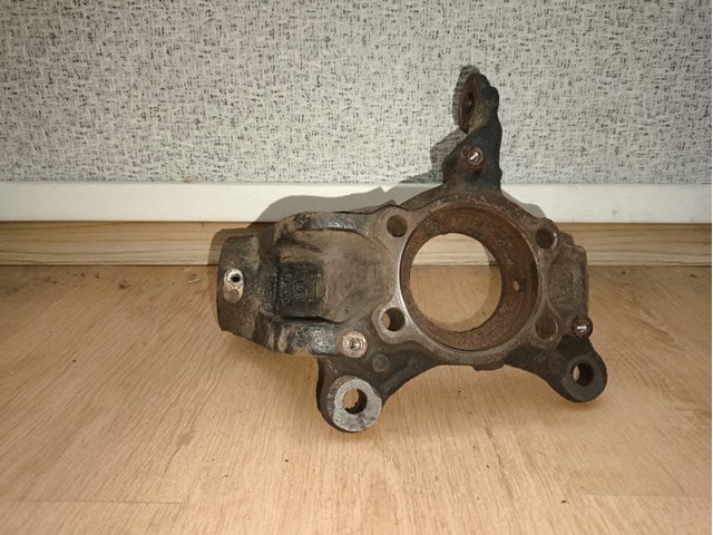 Цапфа передня ліва 5C0407255 VAG
