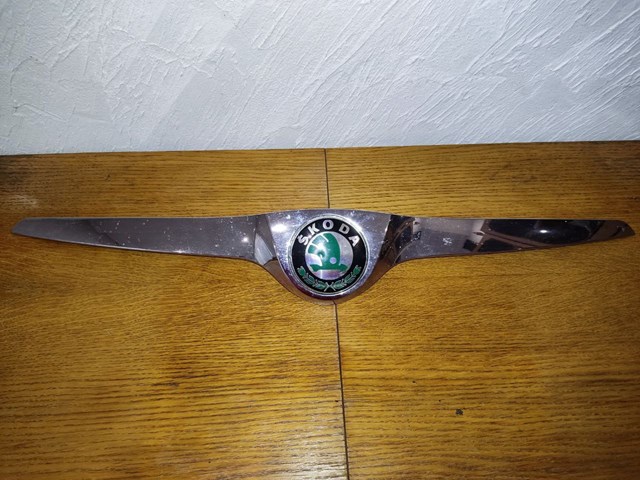 Молдинг капота 5J0853633 VAG