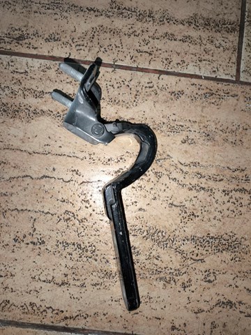 Петля багажника A1667400137 MERCEDES