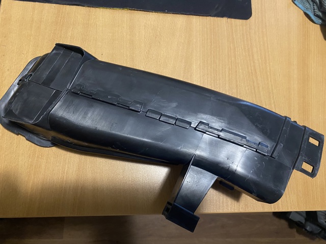 Патрубок повітряний, вхід повітряного фільтра 13718587575 BMW