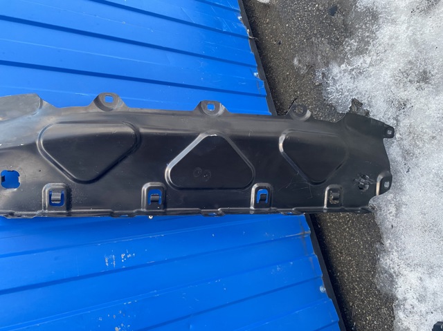 Накладка верхня передній панелі / супорта радіатора 51647421711 BMW