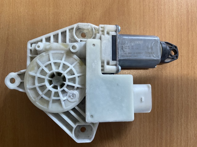 Моторчик склопідйомника двері задніх, правих 7455084 BMW