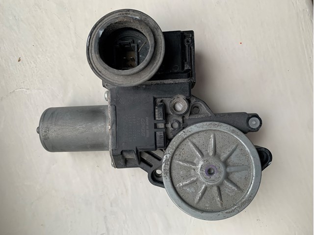 Привід ліфта передній 8572042120 TOYOTA