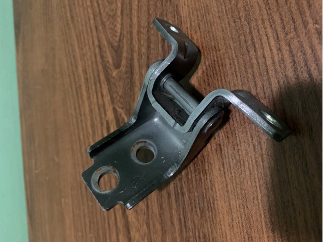 Петля водійських дверей KD5359210 MAZDA