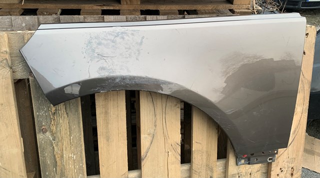 Бічна частина передня ліва LR036592 LAND ROVER