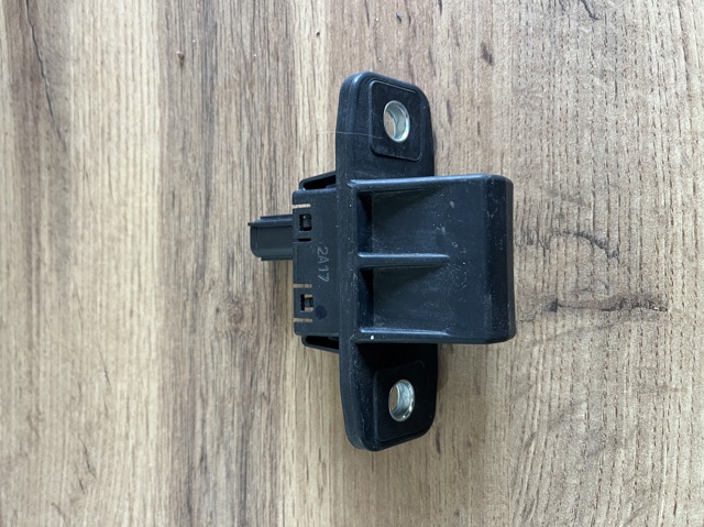 Кнопка приводу замка задніх 3/5 дверей (ляди) KB7W624B0 MAZDA