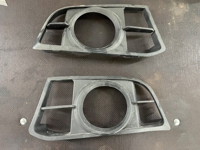 Решітка переднього бампера, права 51118059002 BMW