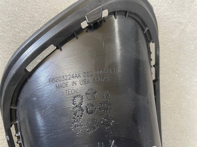 Заглушка, решітка протитуманних фар бампера переднього, права 68203224AA CHRYSLER