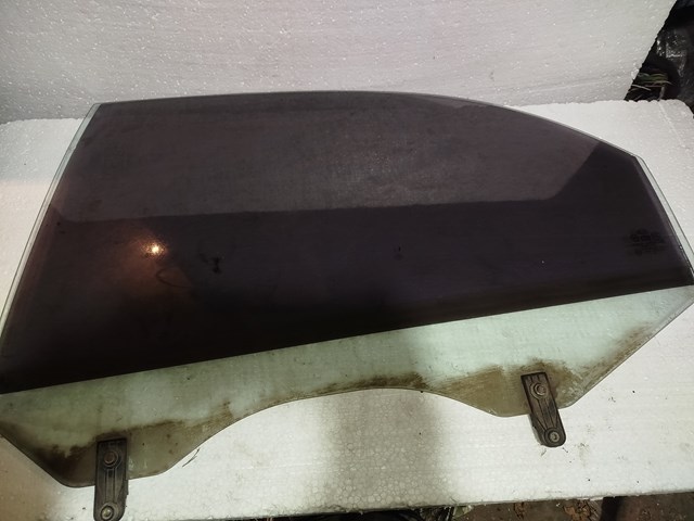 Скло заднє ліве 834102F011 HYUNDAI