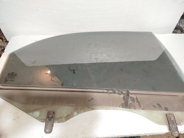 Скло задніх дверей, правих 834202F011 HYUNDAI