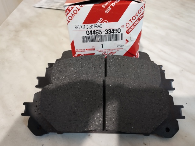 Колодки передні 0446533490 TOYOTA