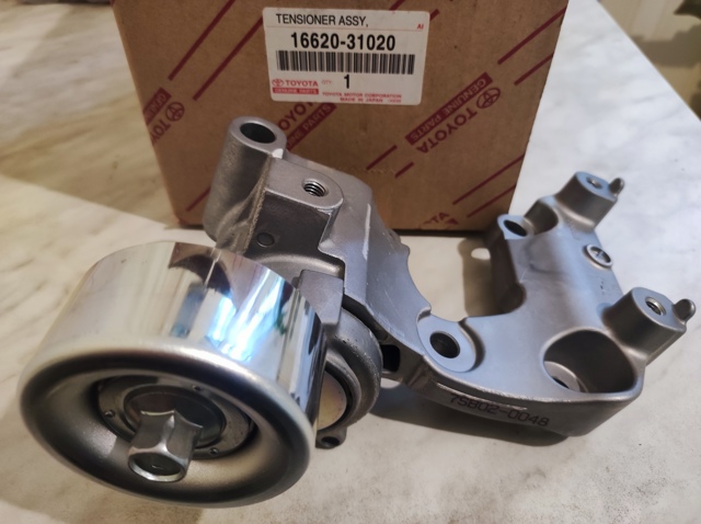 Натягувач приводного ременя 1662031012 TOYOTA